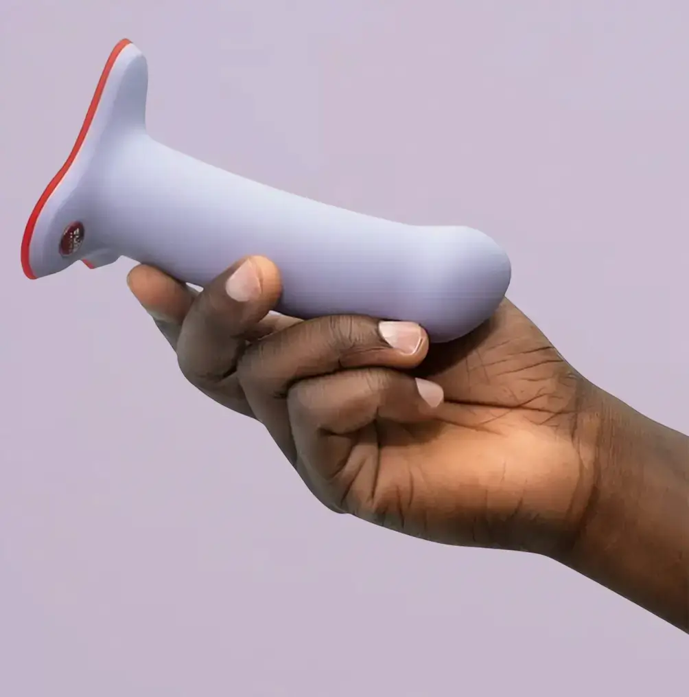 Dildo de 13 cm con sopapa Amor violeta ideal para arnés - Imagen 6